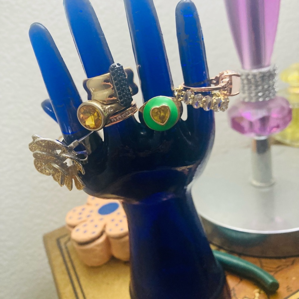 Gold and Green Feather Design Ring Set